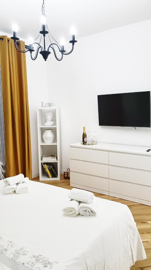 Ai Castelli Apartment - Locazione Turistica Cin It58060C2Fhnreg9A Colonna Exterior foto